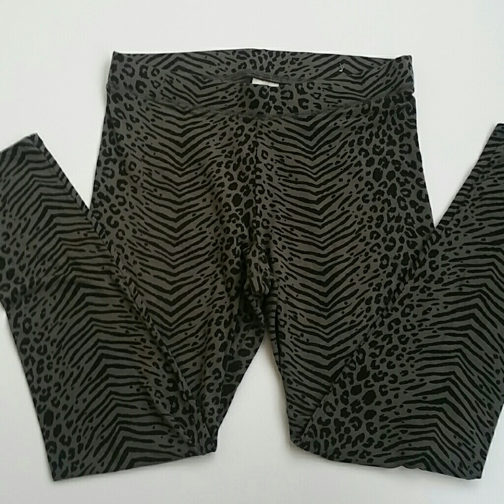 [CLOSEOUT]  💰 VS Pink tights SZ M